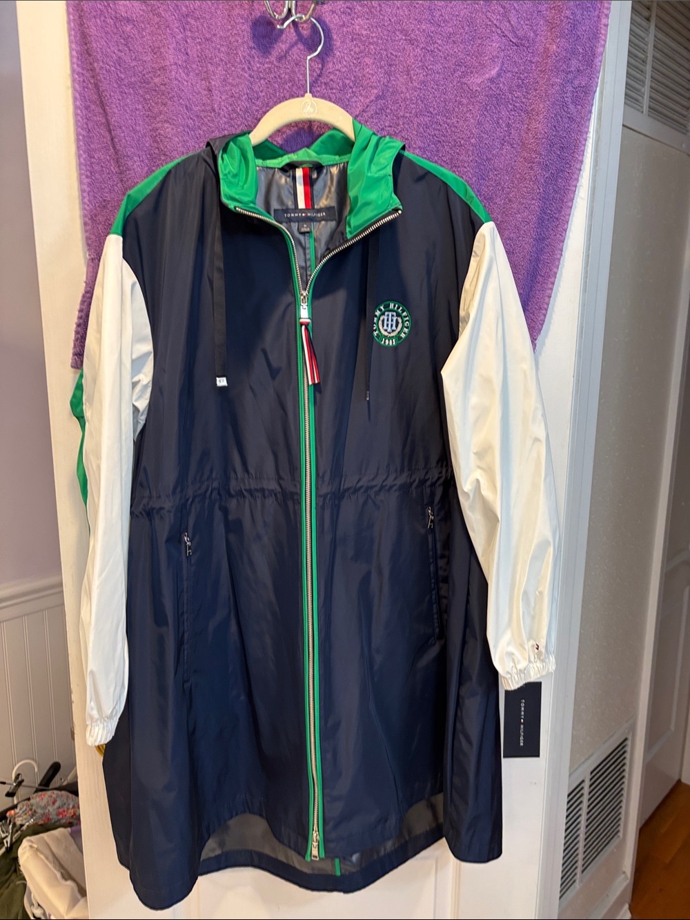 NWT Tommy Hilfiger Navy, Green & White Hooded Windbreaker Raincoat